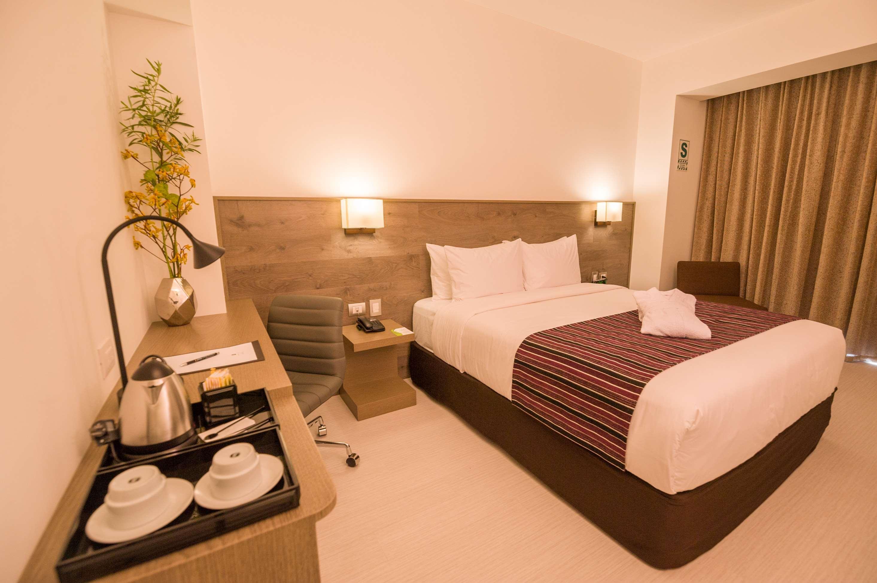 Best Western Posada Royale Hotel & Suites Simi Valley Exterior photo