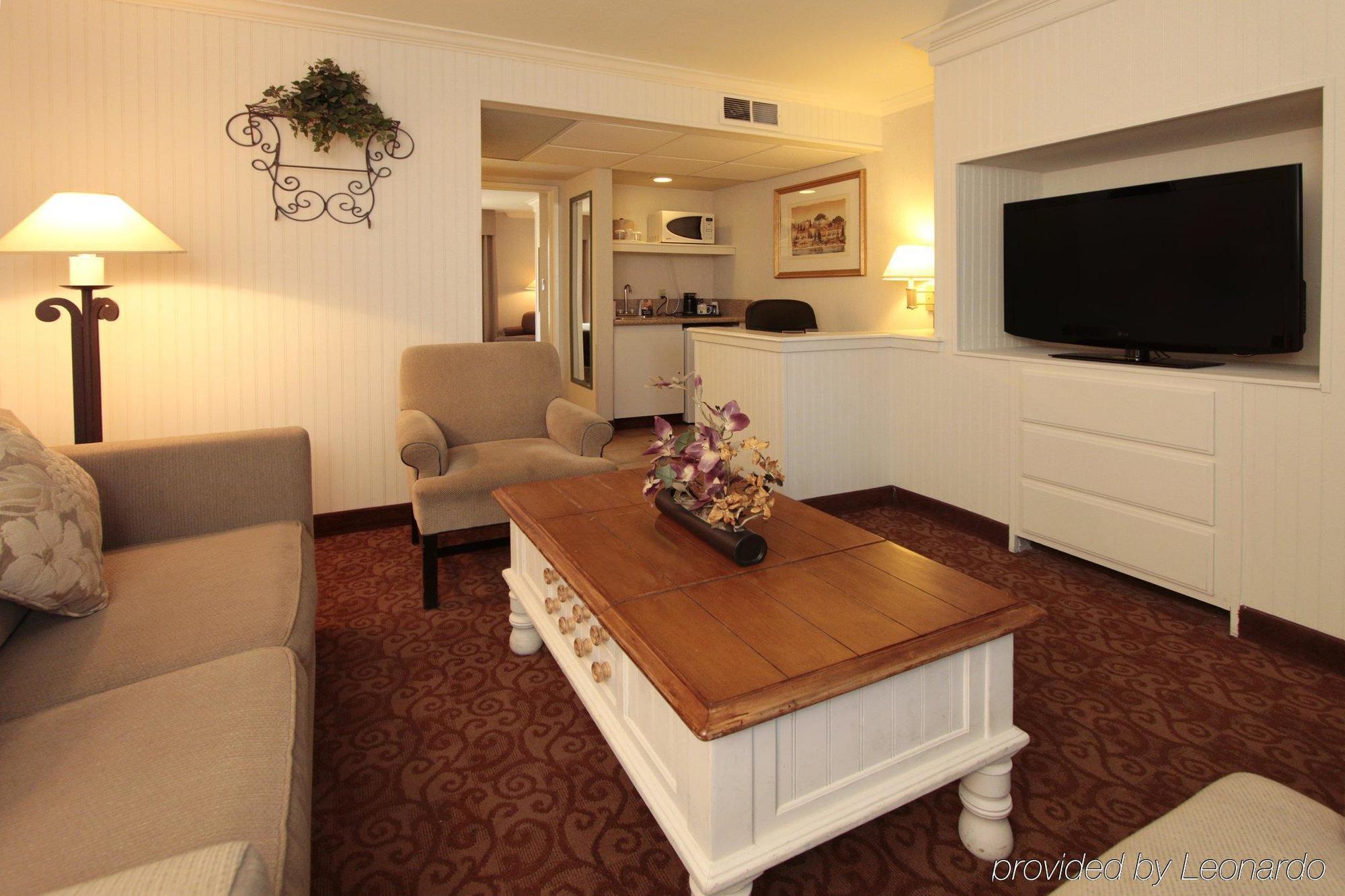 Best Western Posada Royale Hotel & Suites Simi Valley Exterior photo