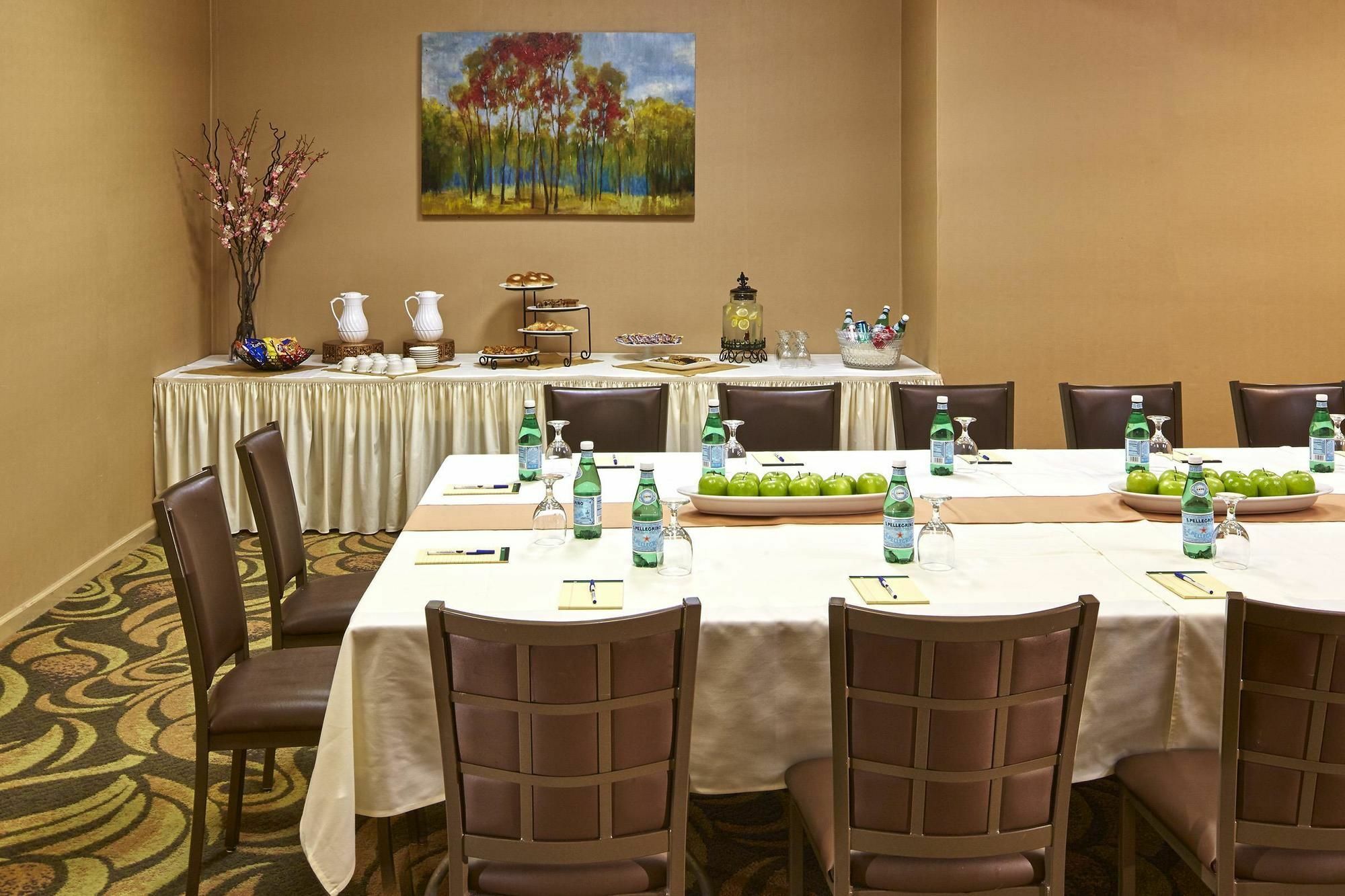 Best Western Posada Royale Hotel & Suites Simi Valley Exterior photo